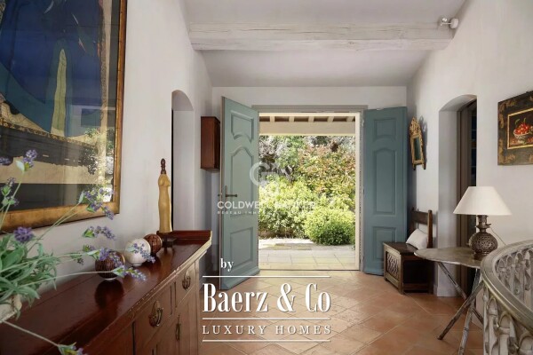 photo 1 Beautiful provençal villa with Seaview